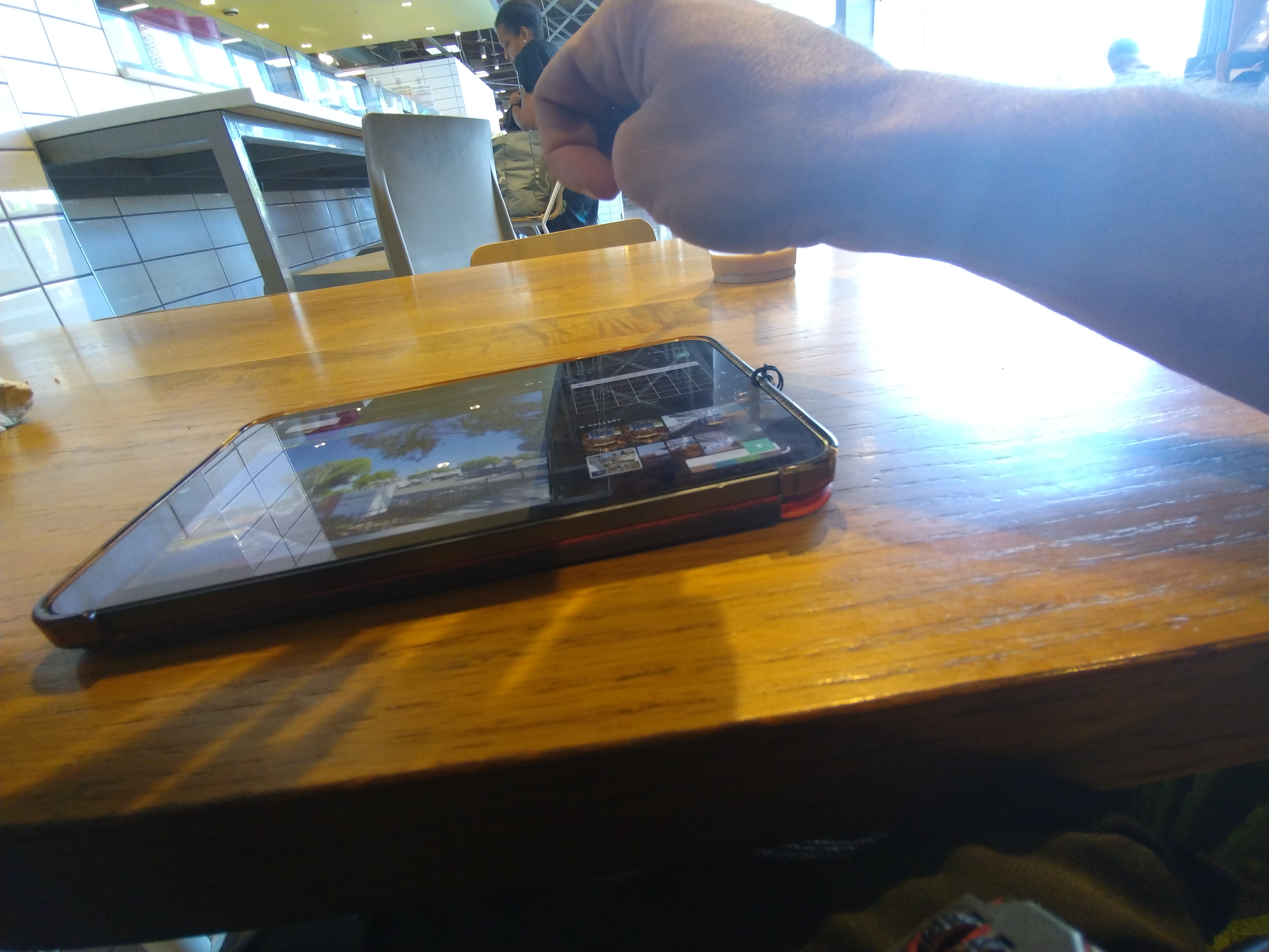 Focus and Philosophy at a Venice Cafe
