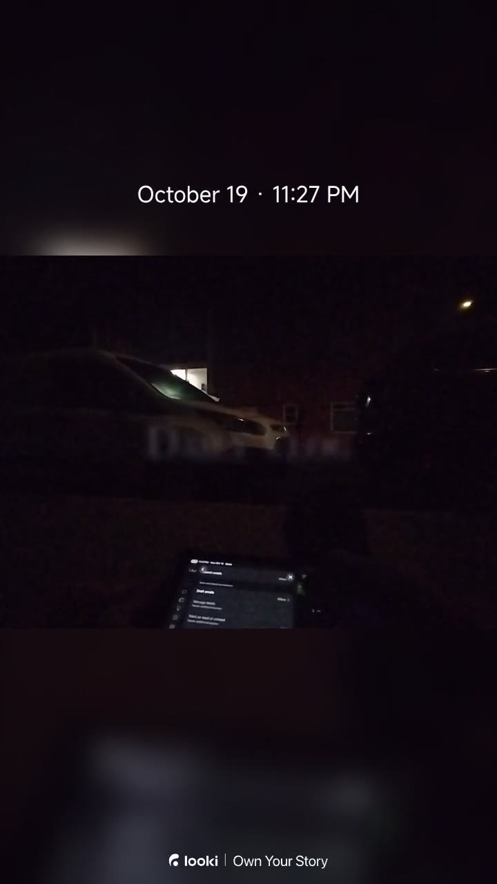 Daily Vlog (Oct 19, 2026): Late Night Browsing, Music, and Quiet Reflections Unfold