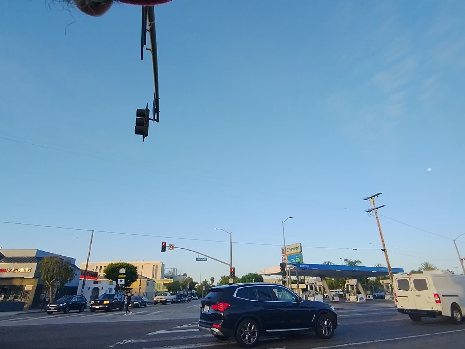 Morning Walk Along Lincoln Boulevard